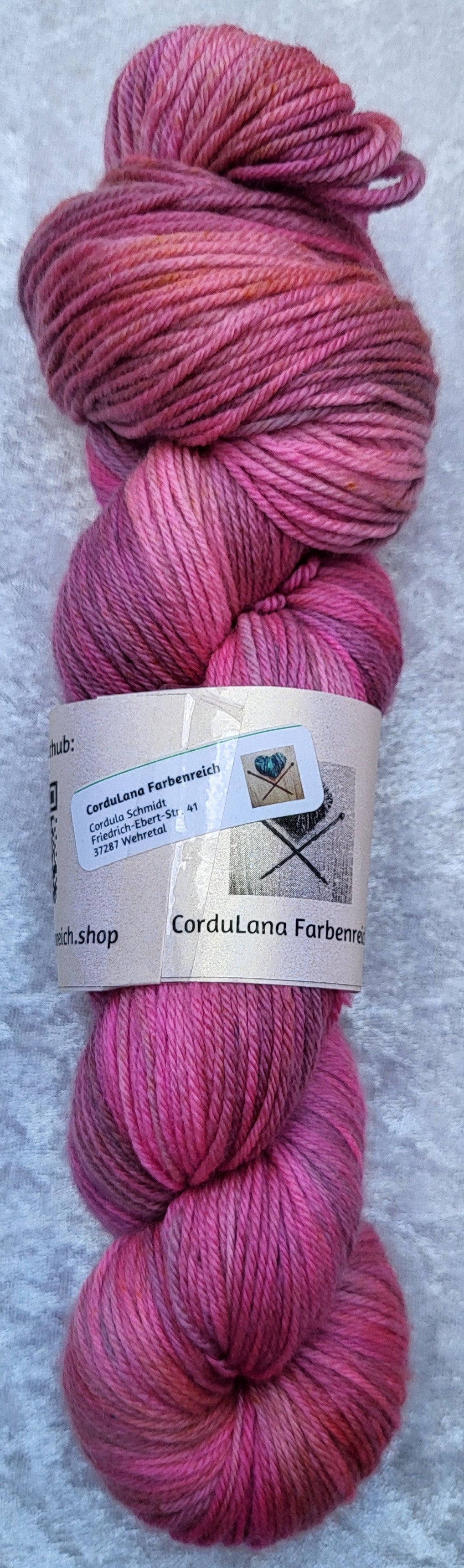 Schneewittchen: 100 % Schurwolle (16 Micron), superwash, ca. 360 m / 100 g