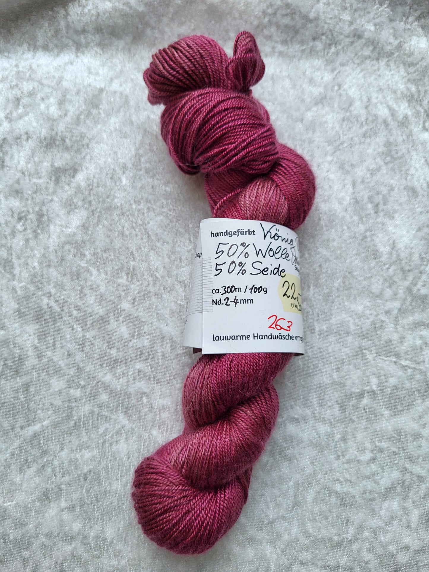 König Drosselbart 300: 50 % Wolle, 50 % Seide, ca. 300 m / 100 g
