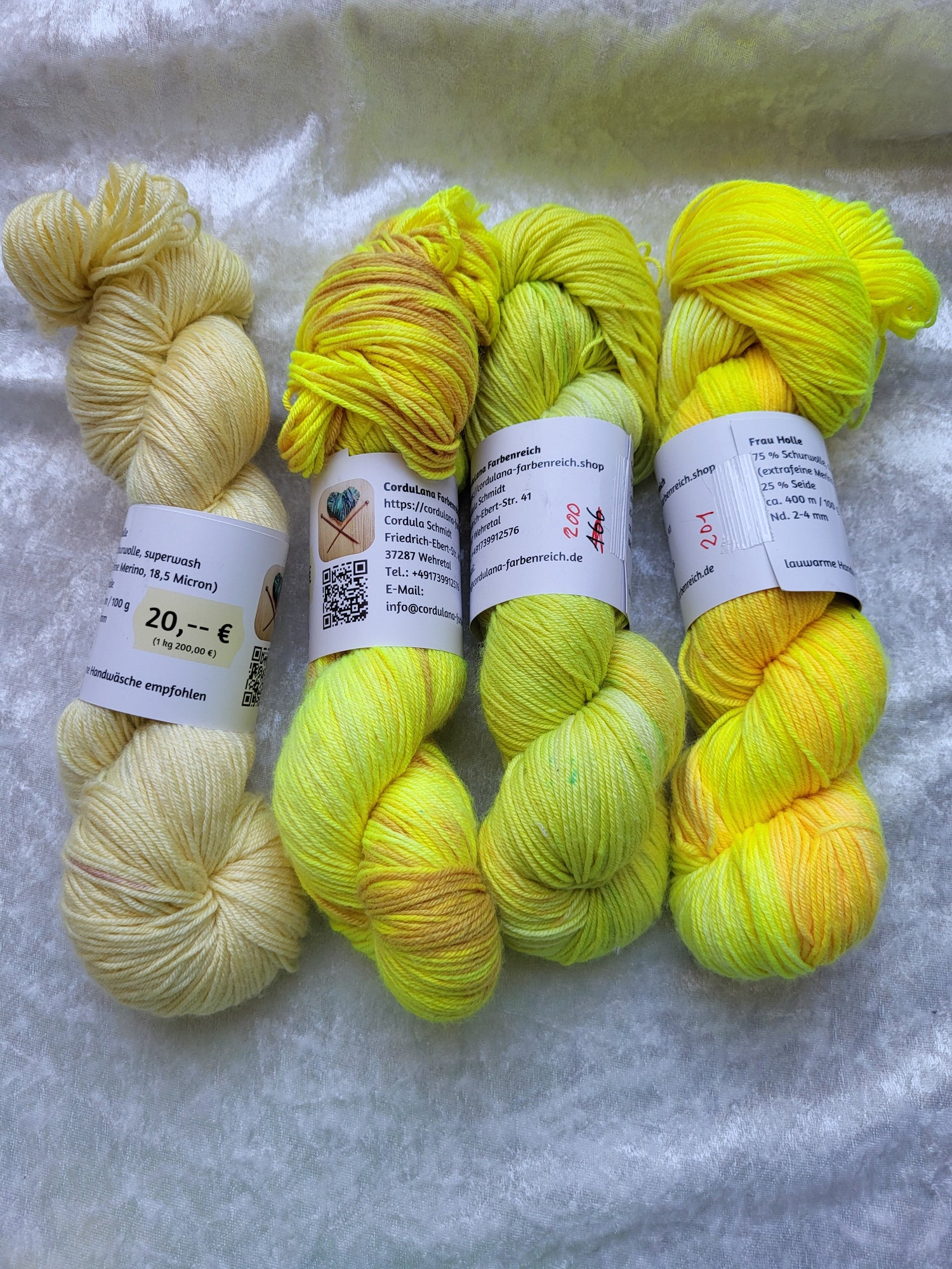 Frau Holle: 75 % Schurwolle, 25 % Seide, ca. 400 m / 100 g