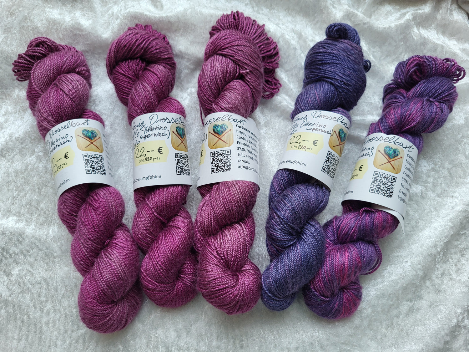 König Drosselbart 300: 50 % Wolle (superwash Merino), 50 % Seide, ca. 300 m / 100 g
