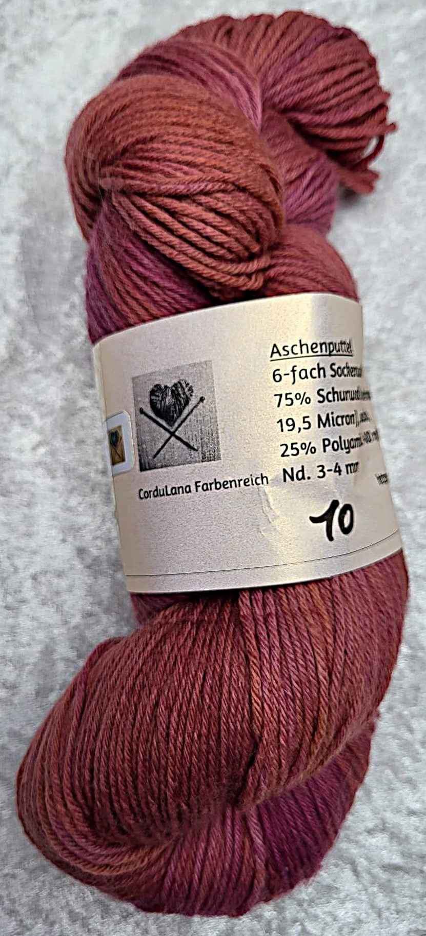 6-fach Sockenwolle: 75 % Schurwolle, 25 % Polyamid