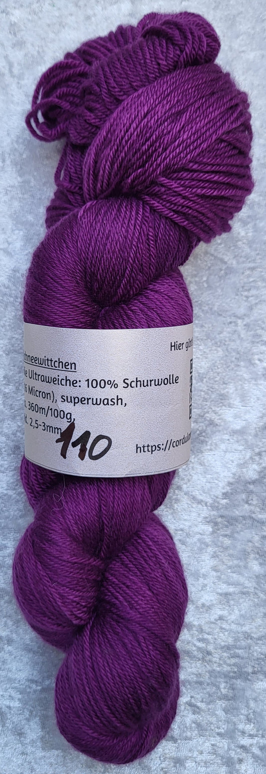 Schneewittchen: 100 % Schurwolle (16 Micron), superwash, ca. 360 m / 100 g