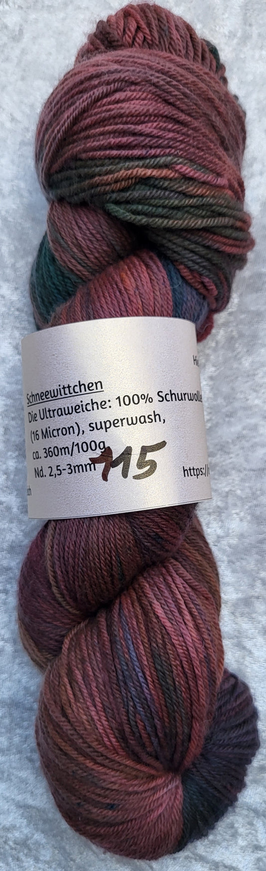Schneewittchen: 100 % Schurwolle (16 Micron), superwash, ca. 360 m / 100 g