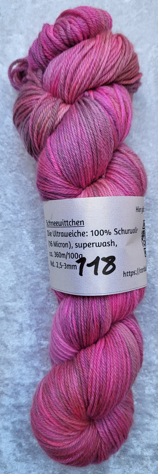 Schneewittchen: 100 % Schurwolle (16 Micron), superwash, ca. 360 m / 100 g