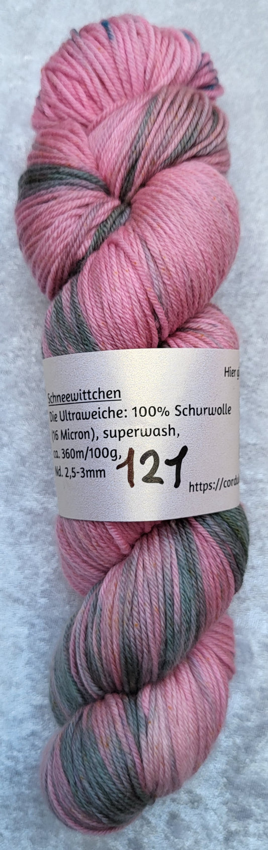 Schneewittchen: 100 % Schurwolle (16 Micron), superwash, ca. 360 m / 100 g