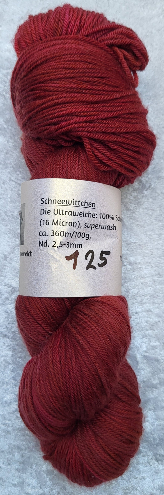 Schneewittchen: 100 % Schurwolle (16 Micron), superwash, ca. 360 m / 100 g
