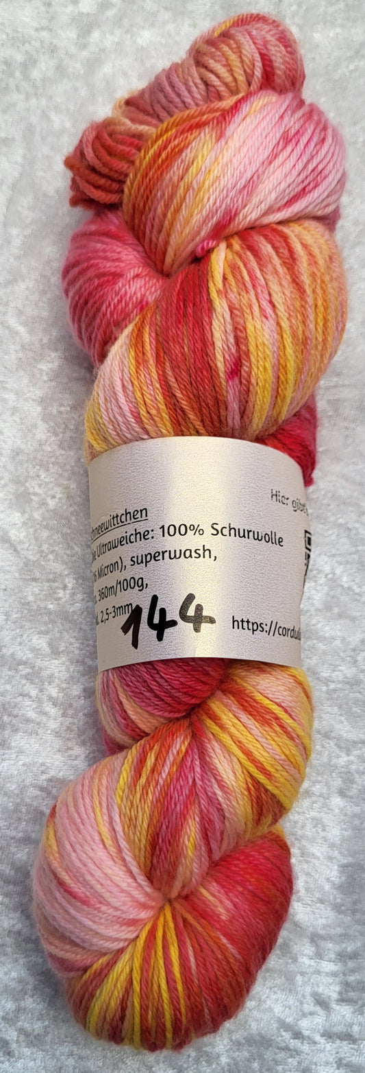 Schneewittchen: 100 % Schurwolle (16 Micron), superwash, ca. 360 m / 100 g