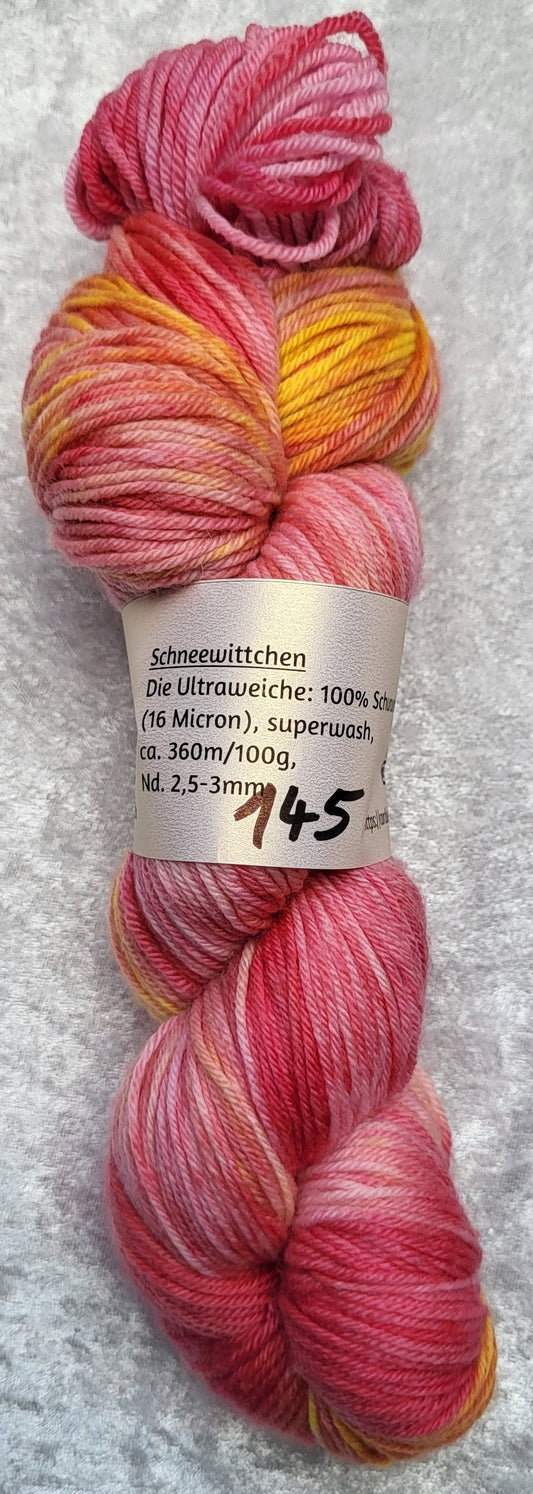 Schneewittchen: 100 % Schurwolle (16 Micron), superwash, ca. 360 m / 100 g