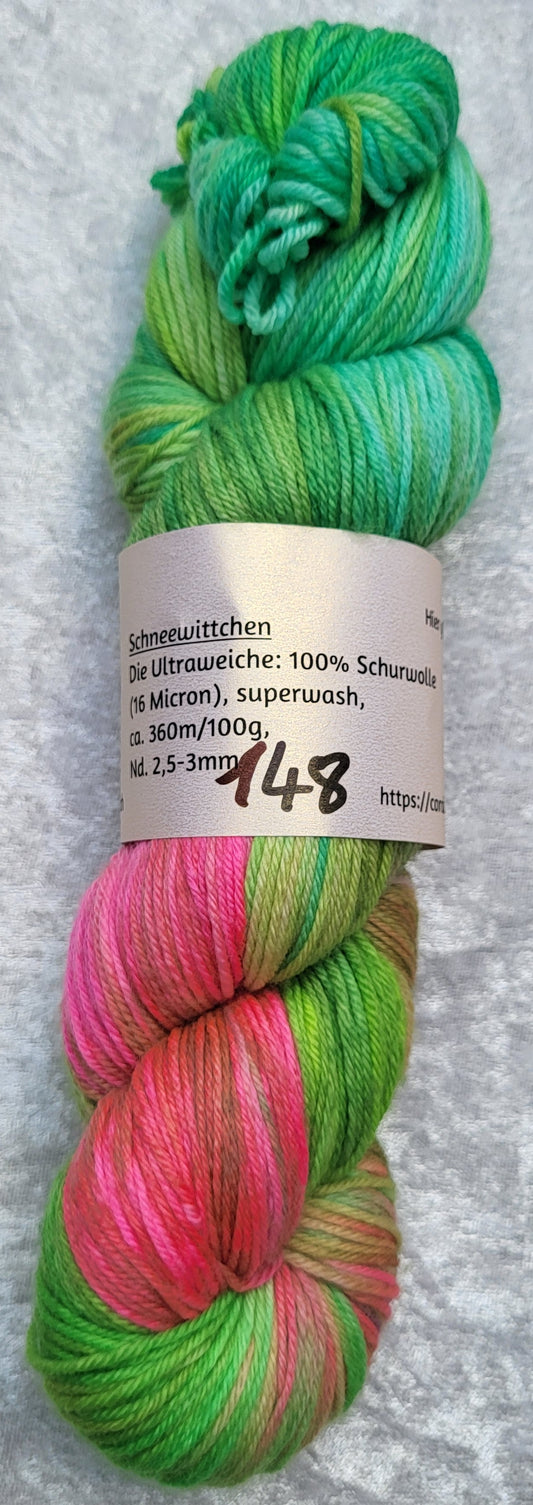 Schneewittchen: 100 % Schurwolle (16 Micron), superwash, ca. 360 m / 100 g