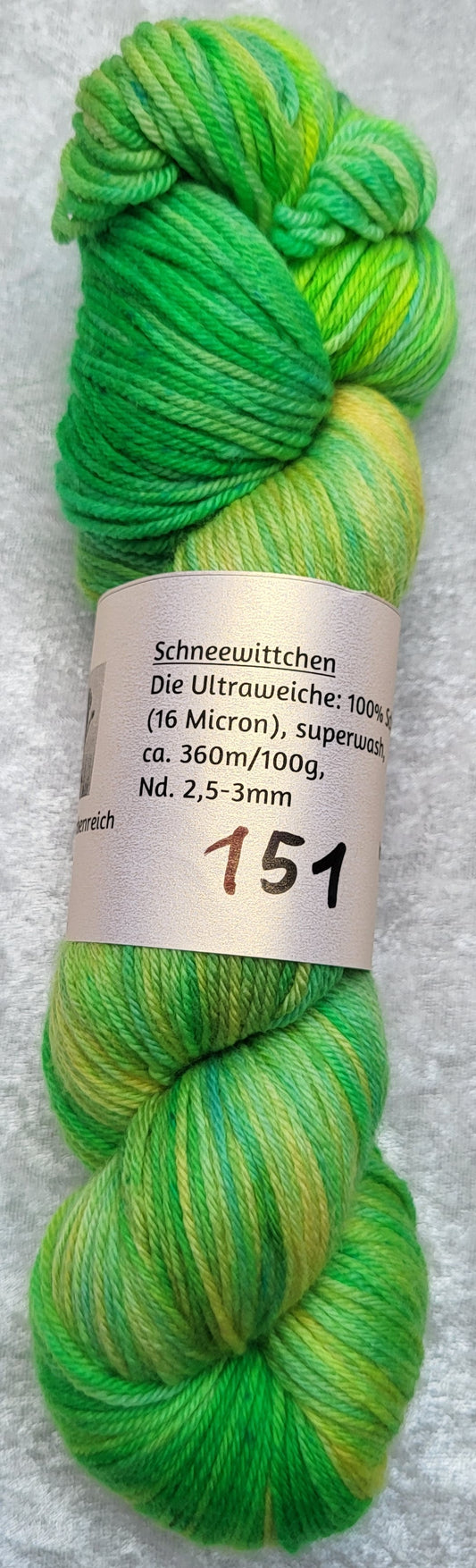 Schneewittchen: 100 % Schurwolle (16 Micron), superwash, ca. 360 m / 100 g