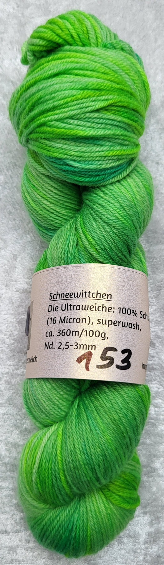 Schneewittchen: 100 % Schurwolle (16 Micron), superwash, ca. 360 m / 100 g