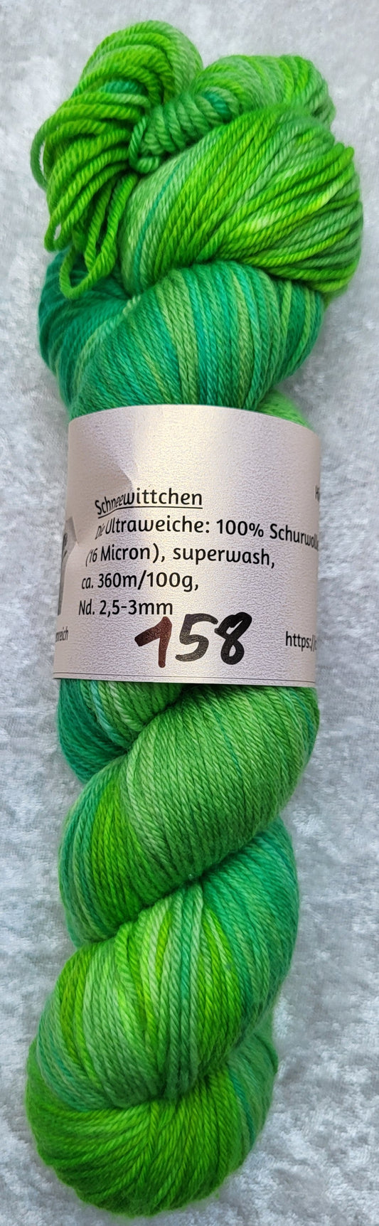 Schneewittchen: 100 % Schurwolle (16 Micron), superwash, ca. 360 m / 100 g