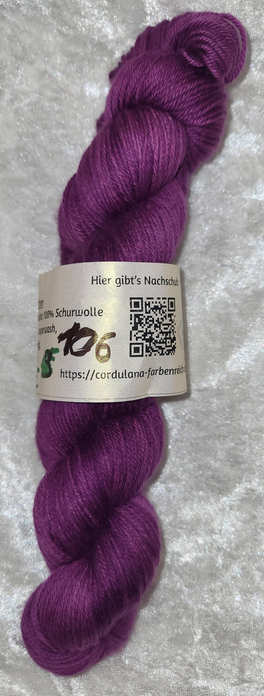 Schneewittchen: 100 % Schurwolle (16 Micron), superwash, ca. 360 m / 100 g