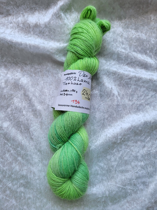 Der Mond:  100 % Tierhaar: Lama, ca. 400 m / 100 g
