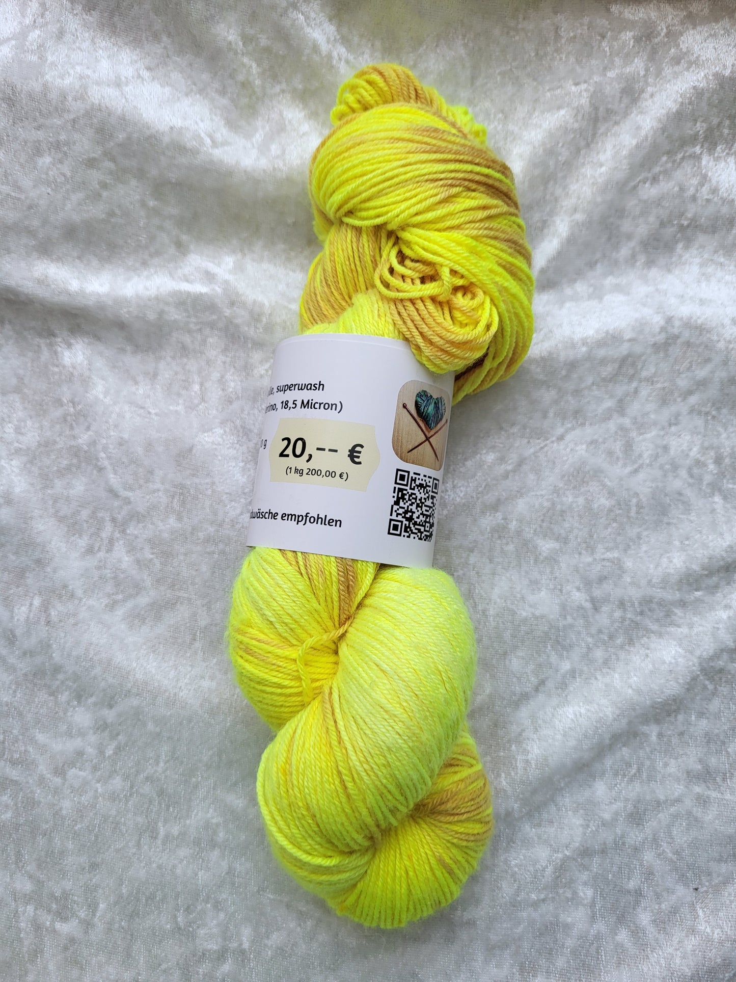 Frau Holle: 75 % Schurwolle, 25 % Seide, ca. 400 m / 100 g