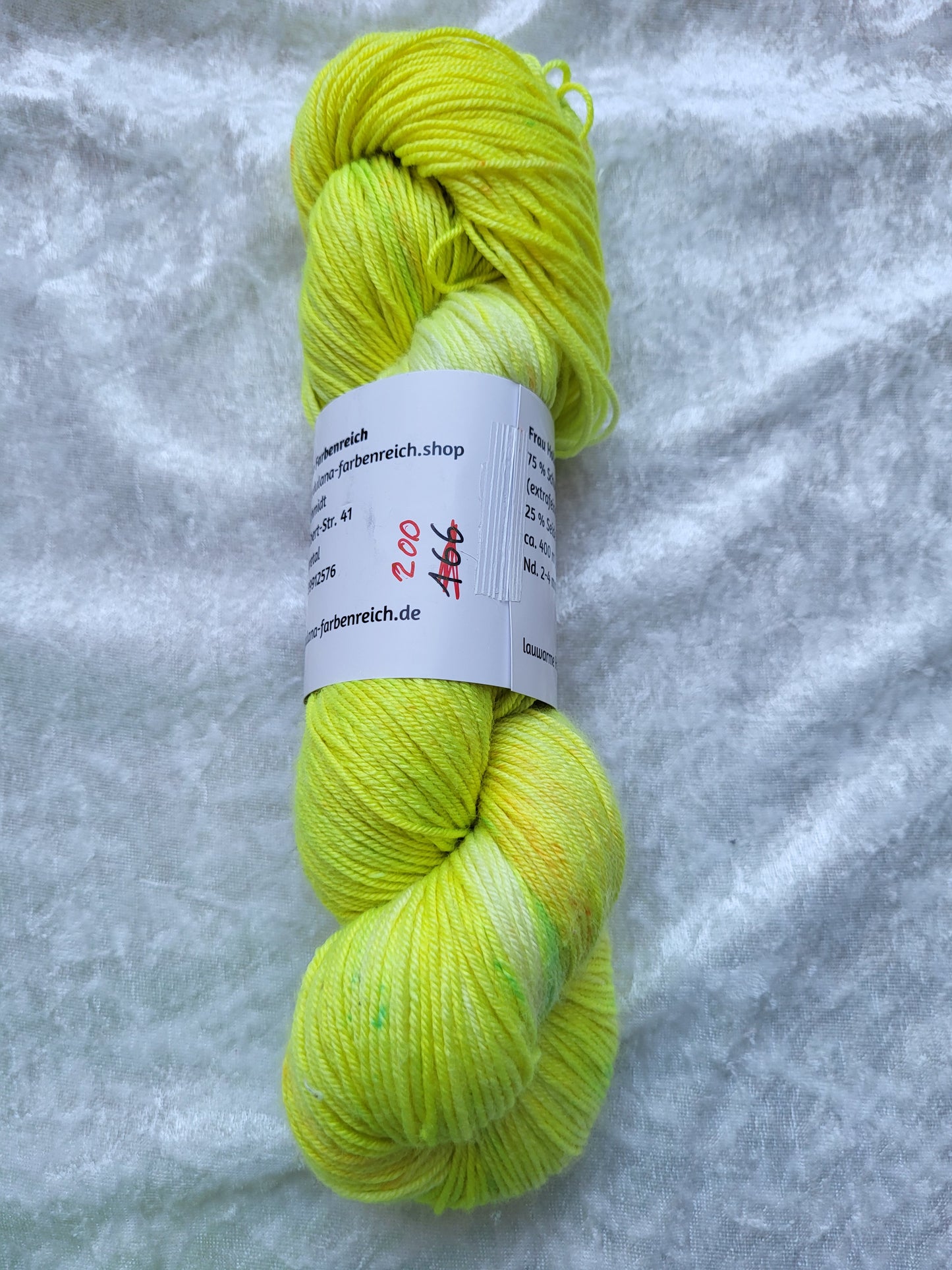 Frau Holle: 75 % Schurwolle, 25 % Seide, ca. 400 m / 100 g