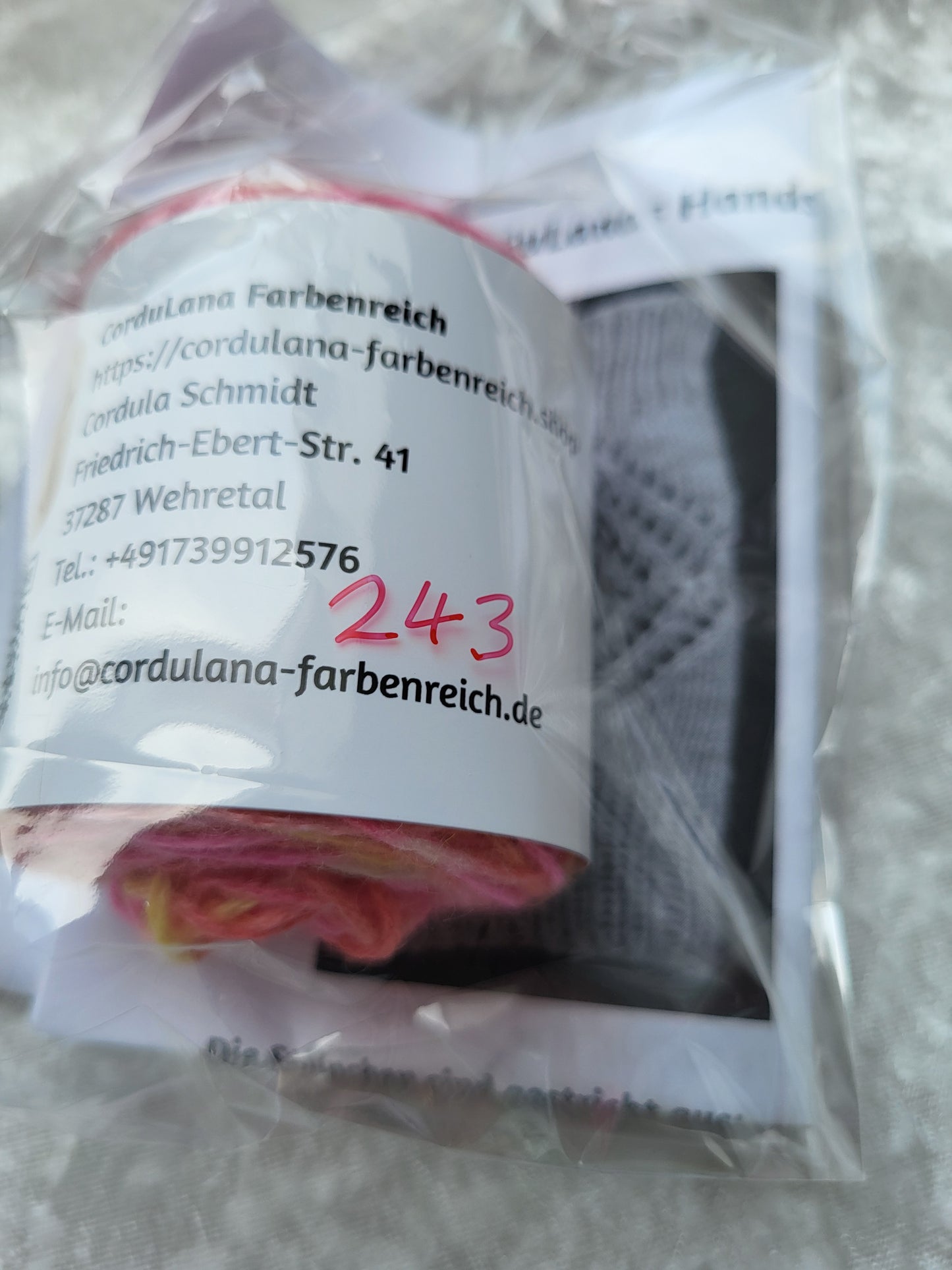100 % Kaschmir ca. 115 m / 25 g