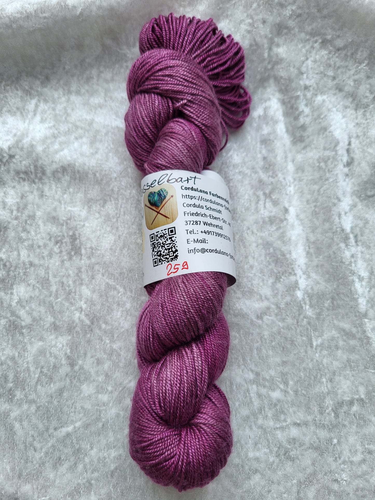 König Drosselbart 300: 50 % Wolle, 50 % Seide, ca. 300 m / 100 g