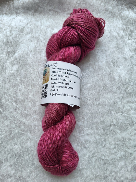 König Drosselbart 300: 50 % Wolle, 50 % Seide, ca. 300 m / 100 g