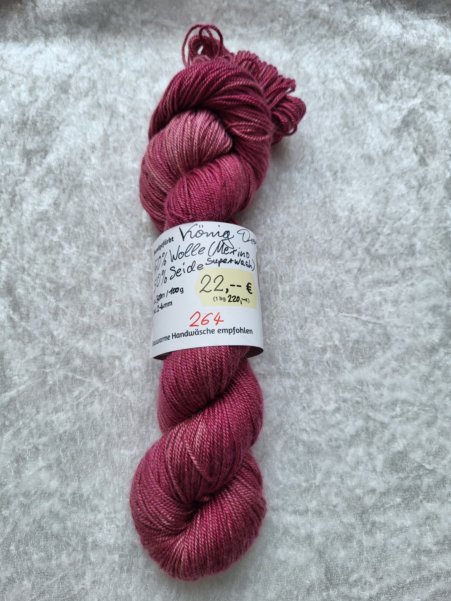 König Drosselbart 300: 50 % Wolle, 50 % Seide, ca. 300 m / 100 g